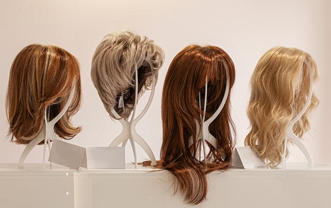 Des perruques à l'effet de cheveux naturels